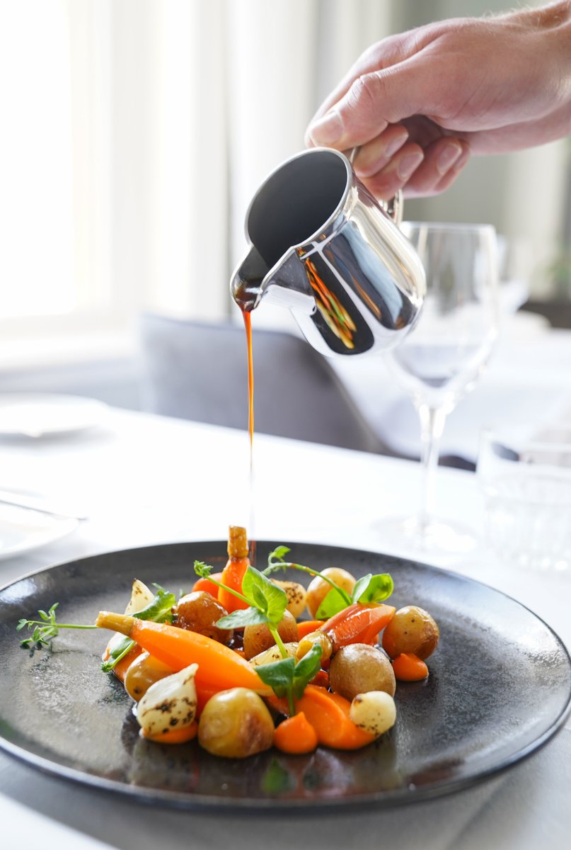 MAMBouwmeester's tweet photo. Ons team in #Deventer zoekt nog collega's! Jij zin in een nieuwe uitdaging in keuken en/of bediening? #vactures #hospitality. https://t.co/3Xt8FnyUt1 https://t.co/914t2TQE7J
