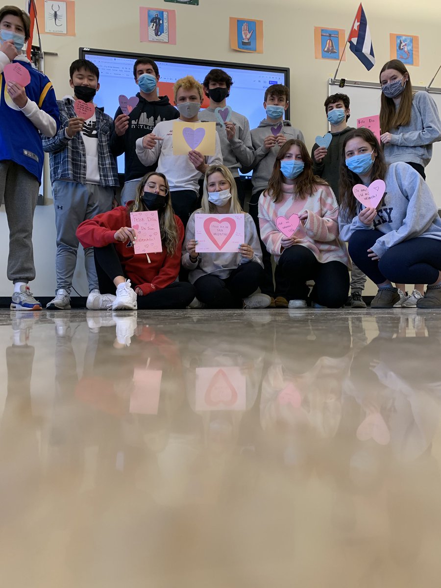 SammyCat8erick's tweet photo. Making Valentine’s Day cards and practicing the use of indirect object pronouns. I love UD because our students are the best! #ILoveUD https://t.co/nm3Jnpv7kt
