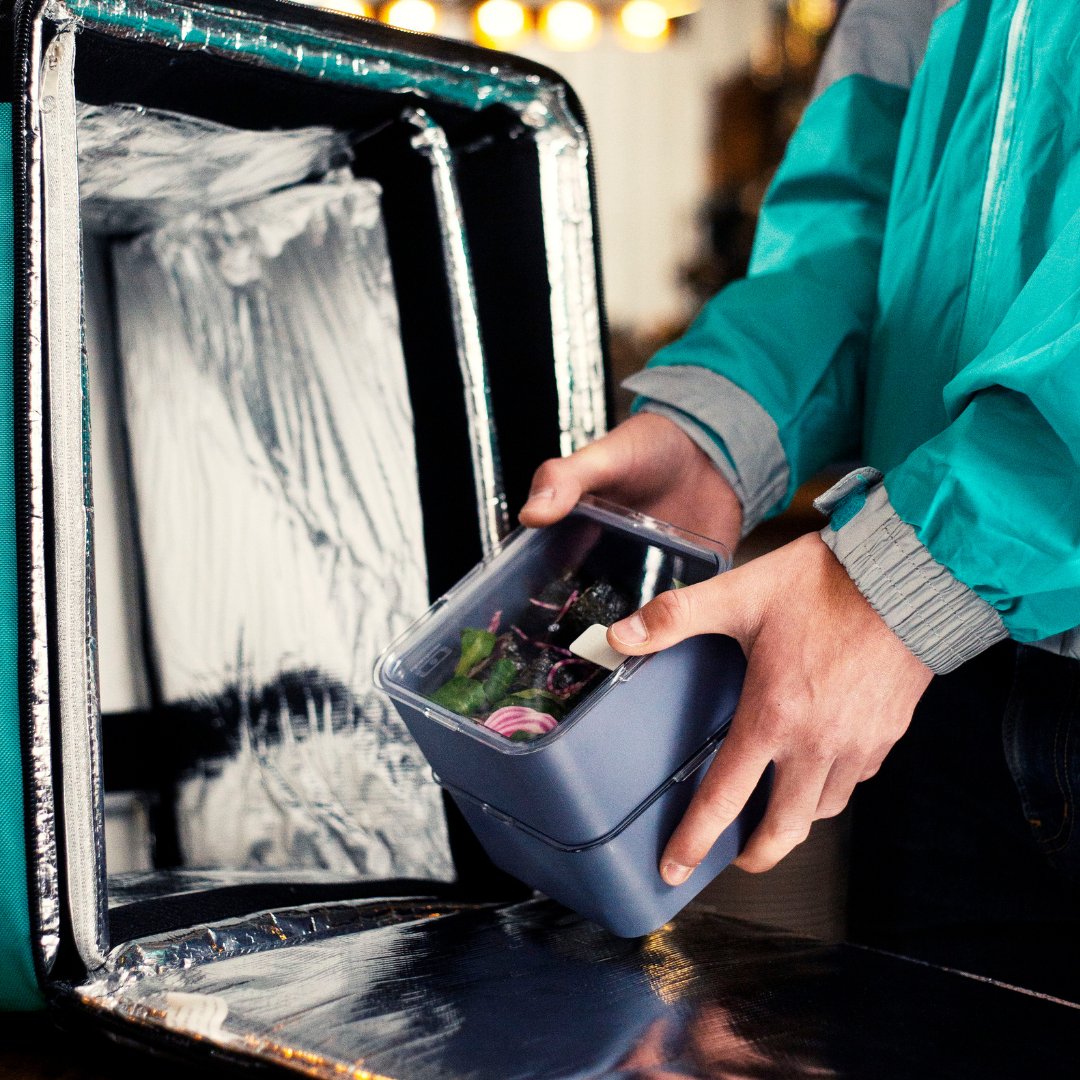 barePackF's tweet image. Fêtez-vous la #SaintValentin ? Voici notre proposition : prenez un repas dans nos contenants réutilisables et chez un resto de notre réseau 😍

Seul.e ou accompagné.e, mais bon pour vous et bon pour la planète 😎

 #reemploi #Paris #Lyon #restaurant