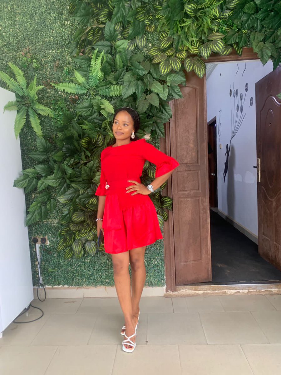 ElizabethEriki's tweet photo. Wishing you all love and light! https://t.co/kw0UW8xVKM