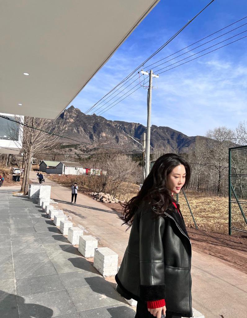 Find people who can live and feel at home in any city. #FromWhereIStand #Woman #swag #lookdodia #lookperfeito #looks #instagood #travelgram #picoftheday #photo #beautiful