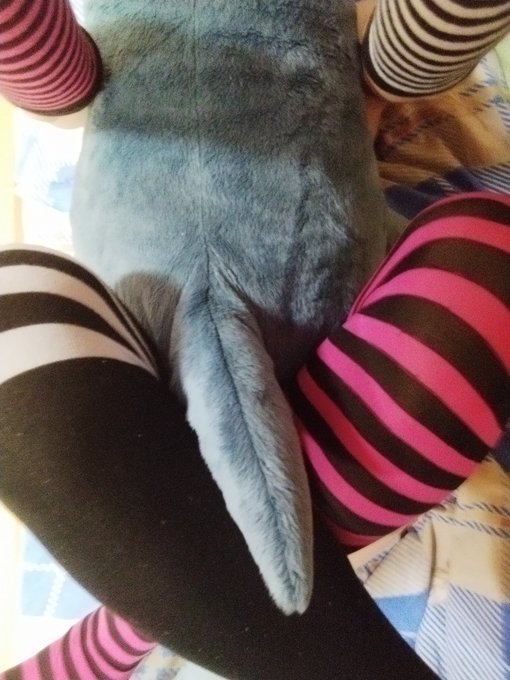 2 pic. Extra cuddles...

#Femboy #Legs #Gay https://t.co/sG5BKfXgBe