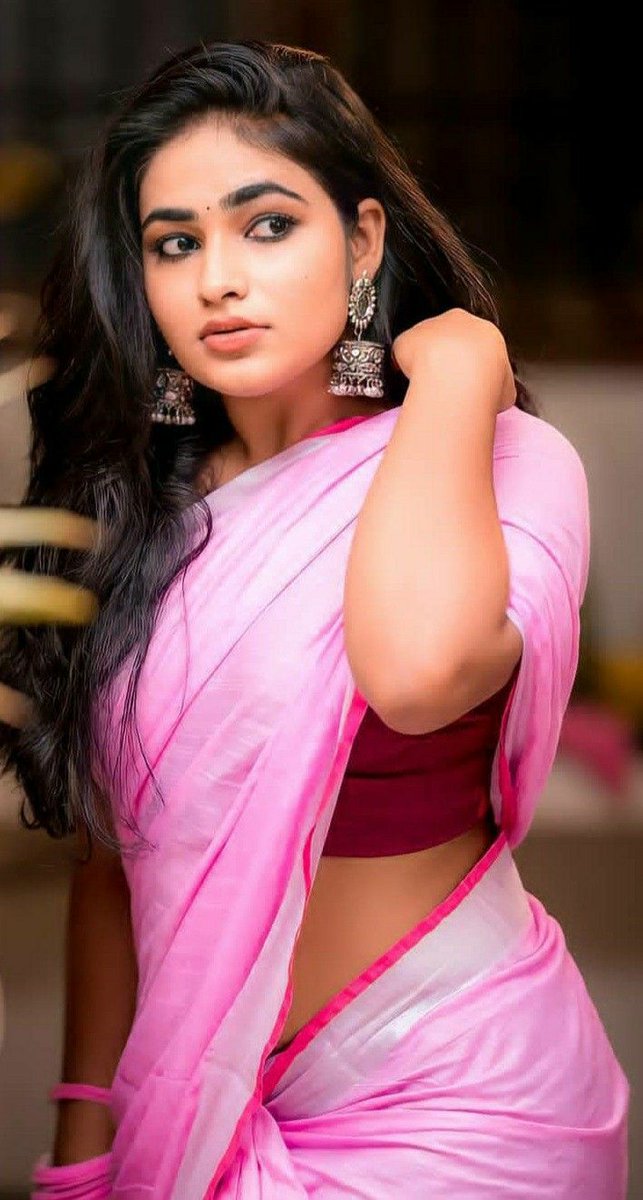 लहरों से खेलना तो सागर का शोक है.......

चोट कैसे लगती हैं, ये किनारों से पूछिये....