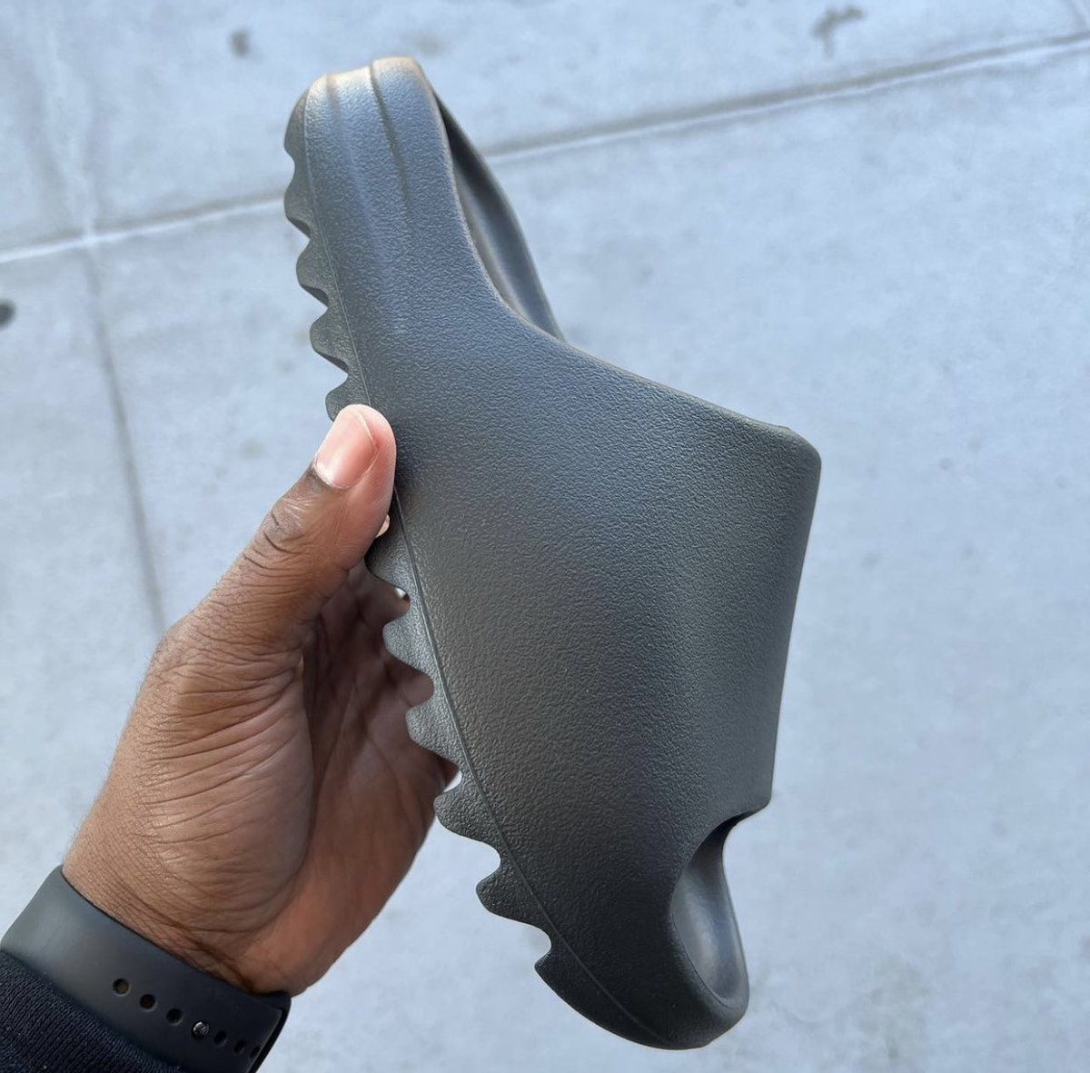 FitThemAll's tweet image. Un aperçu des Yeezy Slide « Onyx » 🧗🏻

Sortie prévue début Mars 🗓