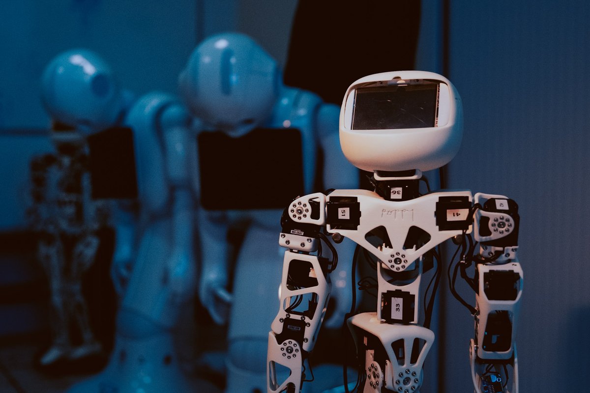 UBO_UnivBrest's tweet photo. Mais aussi :
🤖 Poppy, le robot coach qui soigne les maux de dos @LabSticc @IMTAtlantique @CHRU_Brest
🥕 Comment associer microbiologie et science de gestion pour réduire le gaspillage alimentaire avec @Labo_LEGO #LUBEM @ESIABatlantique
📷 @Mathieulegall https://t.co/KROs6Qq0z7
