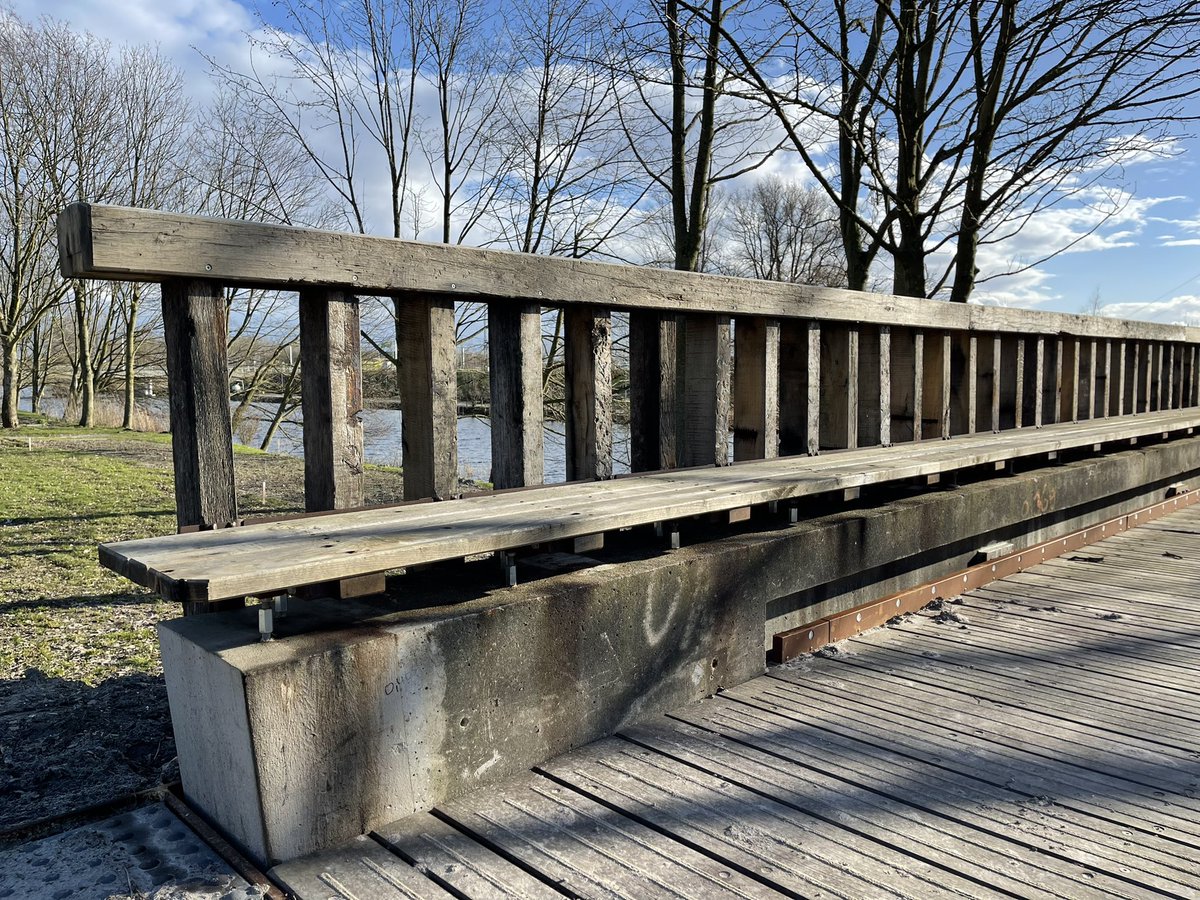 BruggenArchitec's tweet image. Zonnige foto’s circulaire ReUseBridge op Floriade Expo 2022 Hergebruikte betonliggers, spoorbielzen en buispalen resulteren in doorleefd beeld.  #CirculaireInfrastructuur #biobasedmaterials  #hergebruik  @DuraVermeer  @meerdinkbruggen  @Arc2architecten