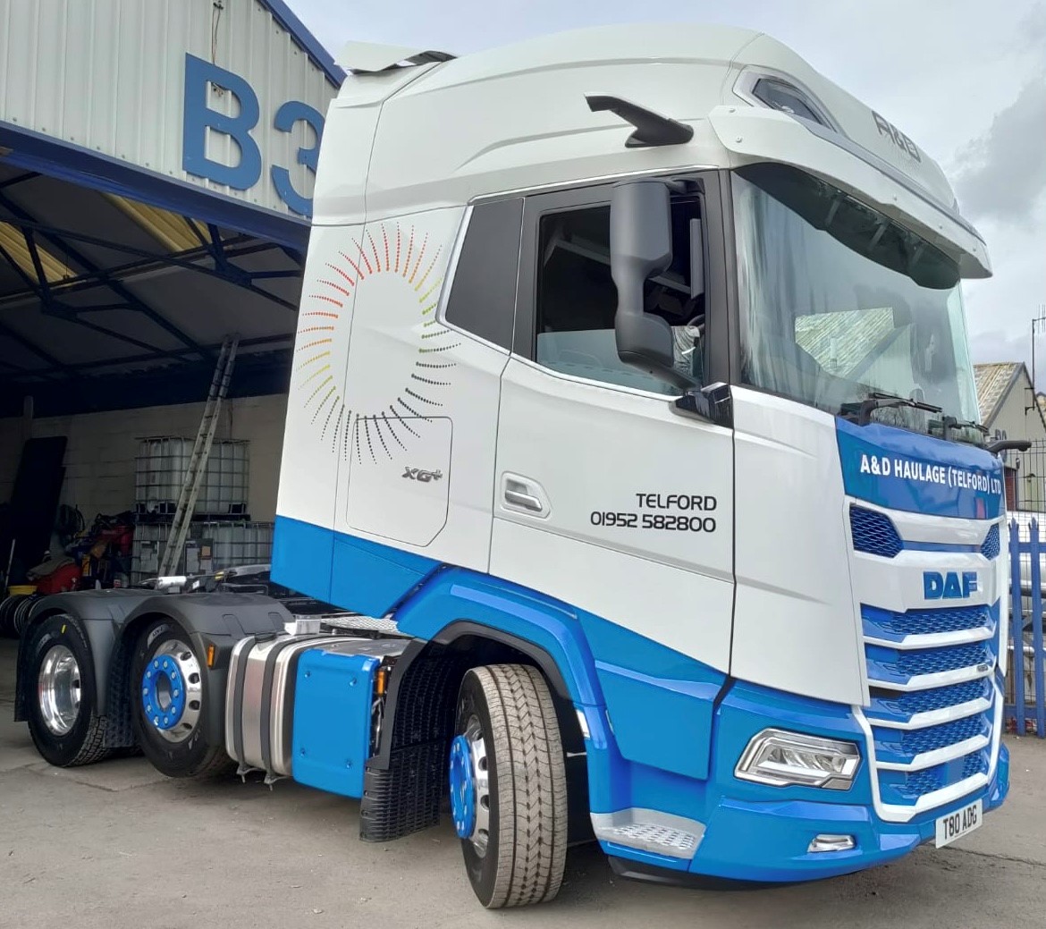 GreenhousComme's tweet photo. The first New Generation DAF XG+ in Shropshire.
We were very lucky to deliver our first New Generation DAF to A&amp;D Haulage.
To read more info on this &amp; our other news, click the link below:
https://t.co/19VazIIXvt
#DAF #daftrucks #NewGeneration #DAFXGplus #StartYourFuture #trucks https://t.co/7xVExDPxiA