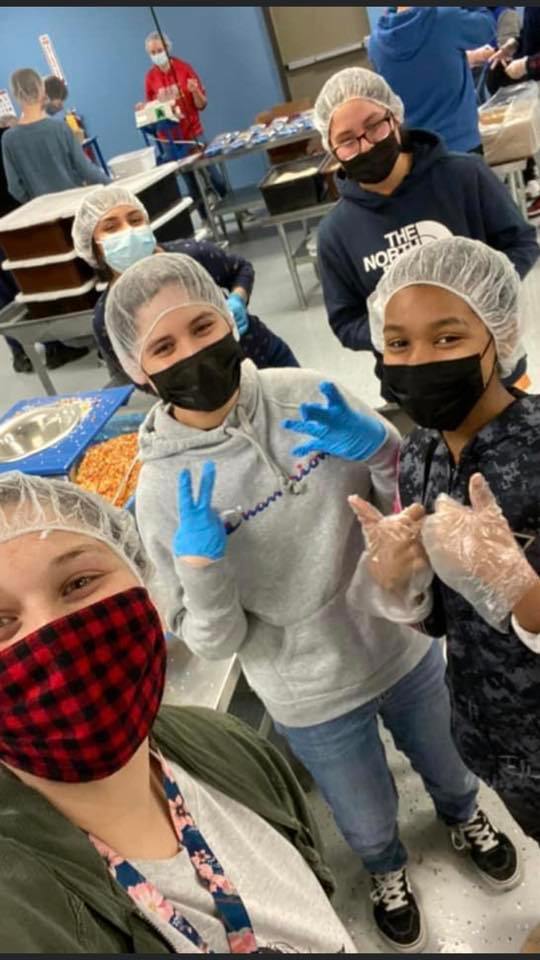 jewel_jaguars's tweet photo. Jewel 7th Graders and teachers hard at work at Feed My Starving Children this week! One more group to go in March but so far we have packed enough food to feed 131 kids for a year. 🖤🤍❤️#gotinvolved! #leadserveinspire https://t.co/50thYvYL9m