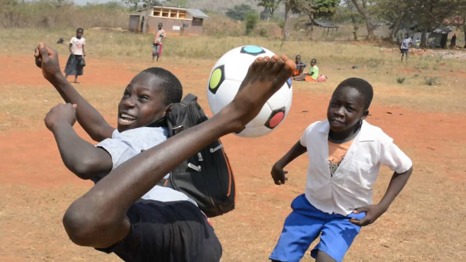 AligumaFound's tweet photo. For the love of the game FOOTBALL
#slumsoccer #football #ndimwaana #gilrchildprotection https://t.co/uAmqPc7KkB