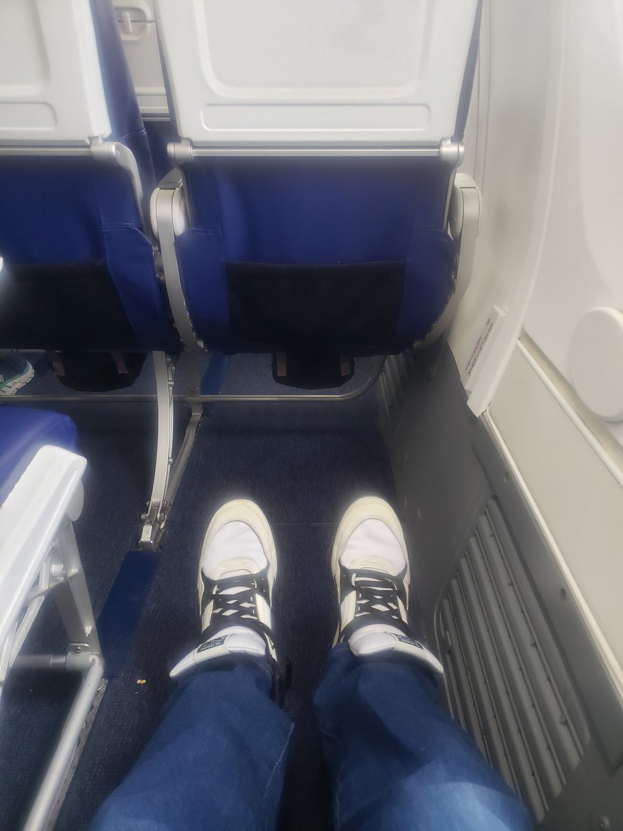 golfsub70's tweet image. Just living the dream on Southwest!  @jjkilleentcu @Sub70 #LAbound!