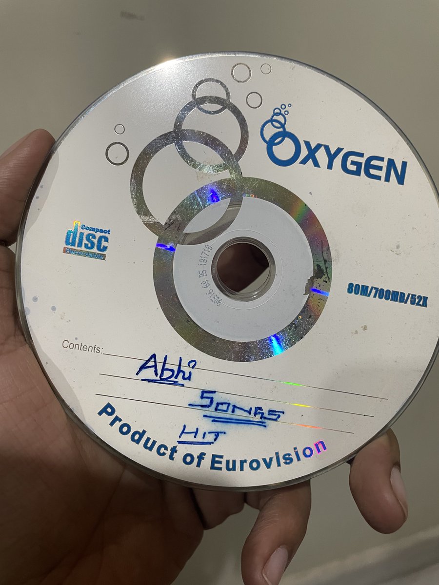 Abhinavbhukya's tweet image. Apatlo dedication ala undedhi
saving money so you could buy a rewritable disc 
Showing off your collections 
#nostalgia #cddisc #music