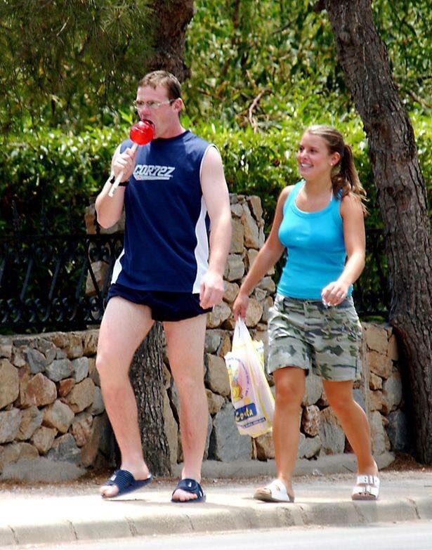 Happy Valentines Day <a href="/ColeenRoo/">Coleen Rooney</a> ❤️🍭