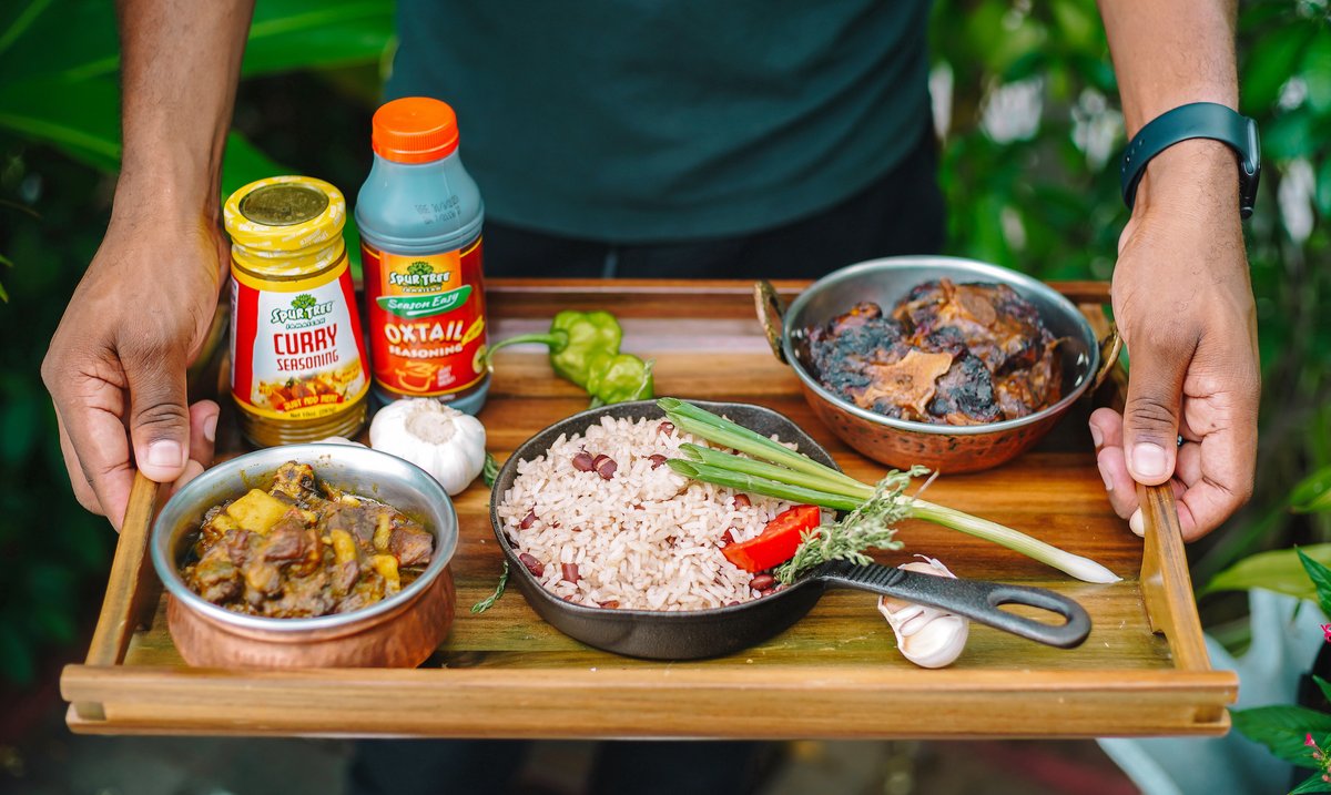 SpurTreeSpices's tweet photo. Whoever your Valentine's date is tonight, a homemade, delicious, easy to prepare meal is always a win! Grab a bottle of your favourite seasoning, open, marinate for 30 minutes (at least), cook and enjoy.

What are you preparing tonight?

#SpurTreeSpices #SimpleMealPrep https://t.co/AB2bfgTXJl