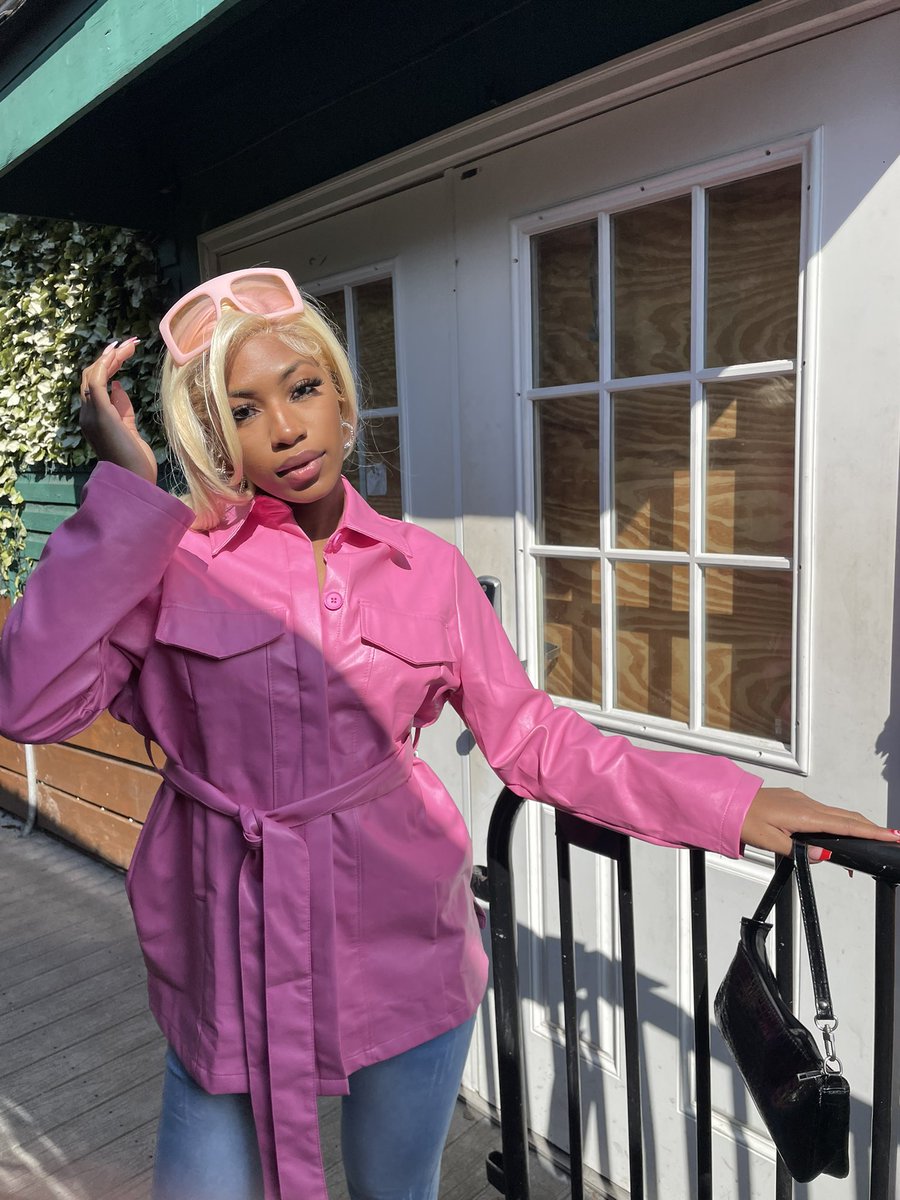 DiiamondJayy's tweet photo. Barbie in real life🌸 https://t.co/uAfn2JXjpL