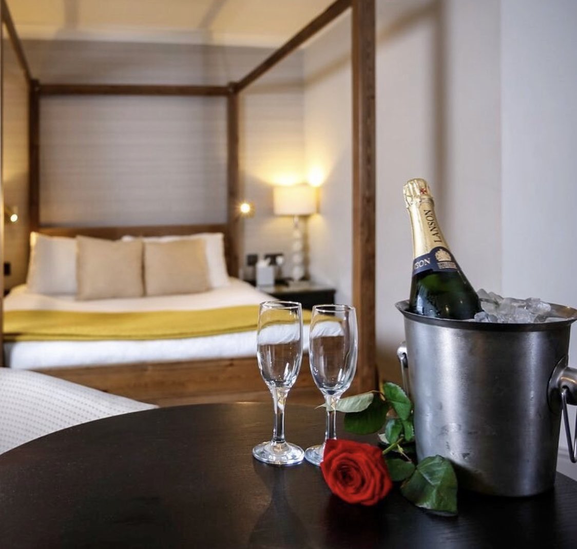 Happy Valentines Day from all of us at Hunton Park Hotel ❤️ 

Wishing you a lovely day celebrating with your loved ones ✨ 

#valentinesday #galentinesday #friends #family #huntonparkhotel