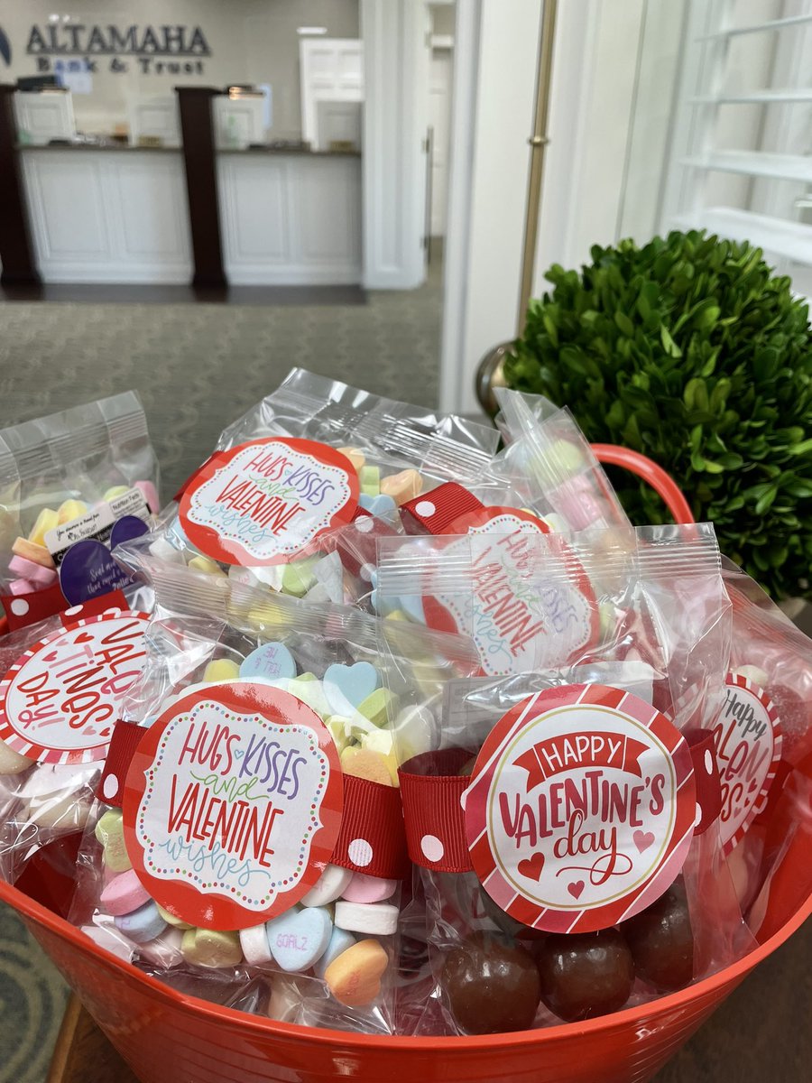 Some sweet treats (for our sweet customers😉) are available today at all branches! Happy Valentine’s Day from Altamaha Bank 💙