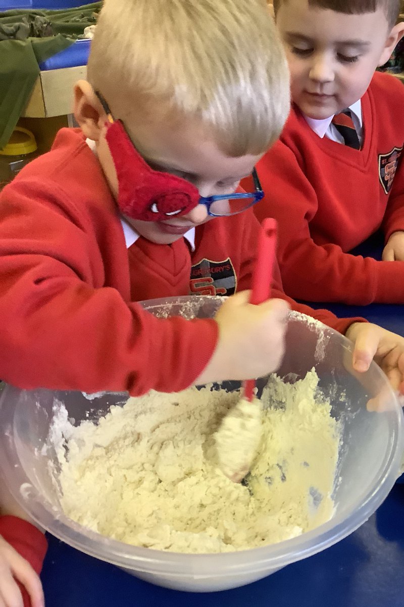 stgregorys_EYFS's tweet photo. Today we have made Valentine’s Day biscuits 😊 https://t.co/MrSZuKCMiG