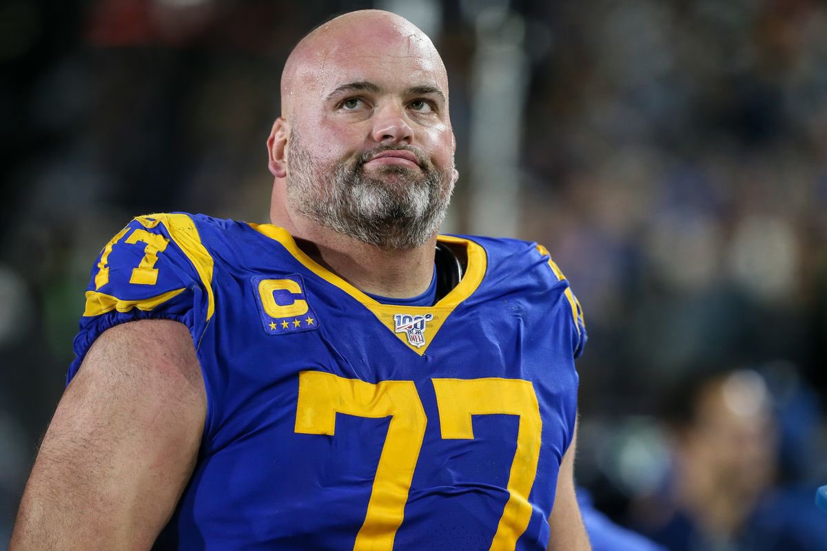 BradleyOwen2's tweet photo. Andrew Whitworth looks like if @tomsegura lived @bertkreischer ‘s lifestyle https://t.co/Jz33kIZQiw