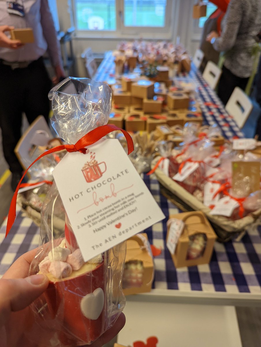 Well...this was unexpected! It was such a nice surprise to start my week! Thank you so much to our thoughtful AEN department for our Valentine's Day treats 😍 #BSNetherlands <a href="/BSNAEN/">BSN AEN</a>