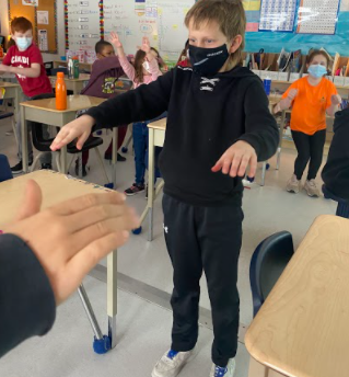 KPRHealthActive's tweet photo. Millbrook South Cavan Grade 3,4's loved trying 5 new @opheacanada GIFs each day for some new and engaging physical activities! All students can participate from their desks using the online actions! @MillbrookSCavan @kprschools #AlwaysLearningKPR https://t.co/rTowg0NEDz