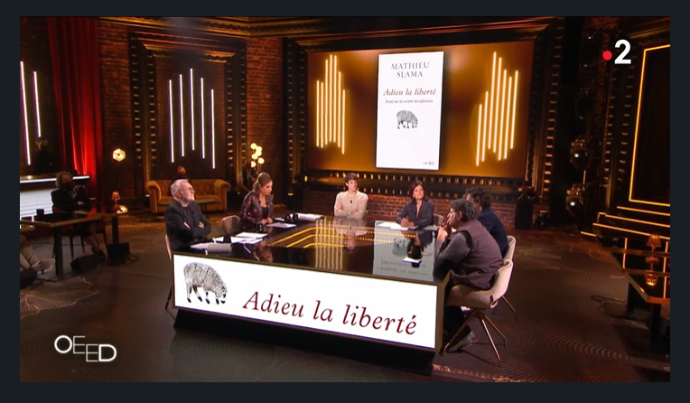 PressesdelaCite's tweet photo. 🗣️« La liberté c'est inaliénable, ce n'est pas le pouvoir qui nous autorise à être libre » @MathieuSlama était sur le plateau de @OnEstEnDirectF2  🙏 
Un regard averti sur l'actualité et la société, à retrouver dans "Adieu la liberté" #LaCité 
📺👉https://t.co/M1V5qazLvm https://t.co/u8sPxhsmTS
