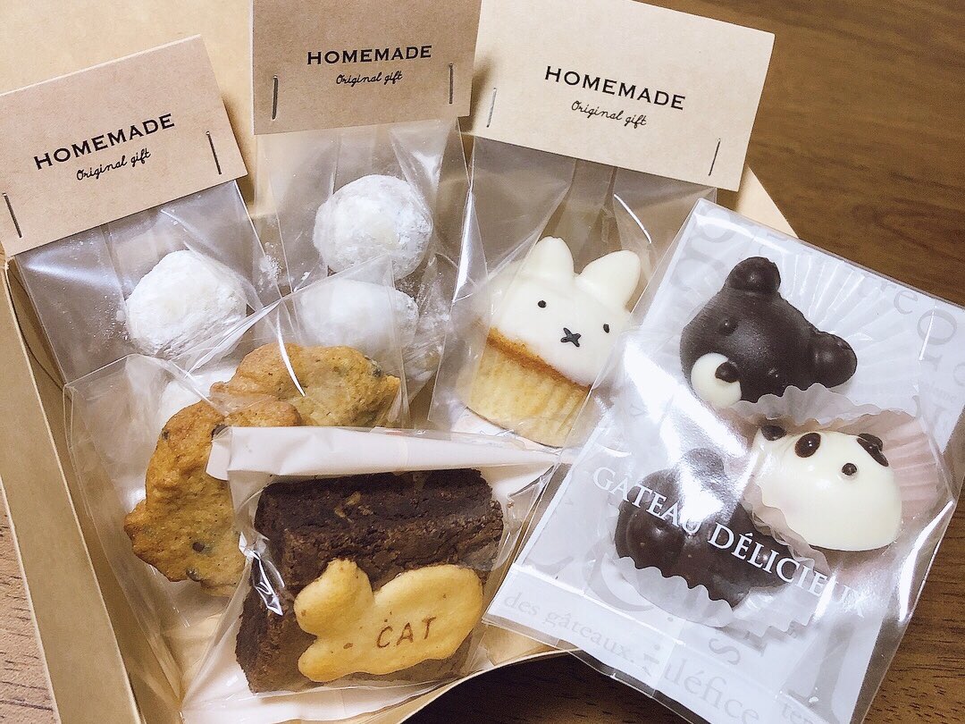 misatun's tweet photo. バレンタイン2022🍫
ミッフィーマフィン🐰
猫が1匹混じった🤣
息子のはコンテナの箱に入れてあげたらとても喜んでくれた😆
今日は寝る前にいつもより一生懸命歯磨きしてました笑
#手作りバレンタイン　#手作りお菓子  #コッタ　#ミッフィー https://t.co/aE7YjCi2jz