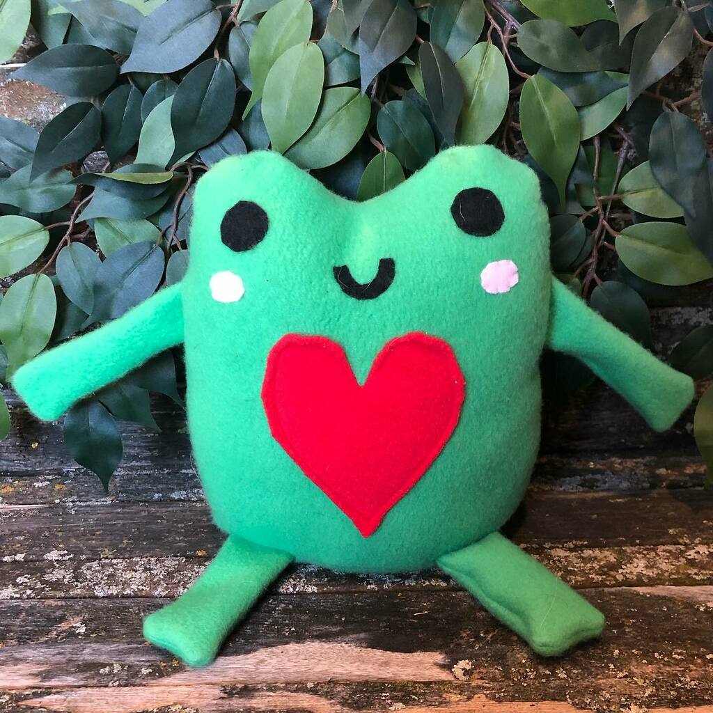 HeartFelt_by_G's tweet image. Happy Valentine’s Day!! 

#frog #frogplush #frogplushie #heartfeltbygeorgia #etsy #etsyshop #etsysellersofinstagram #heart #valentines instagr.am/p/CZ9loRVOsF9/
