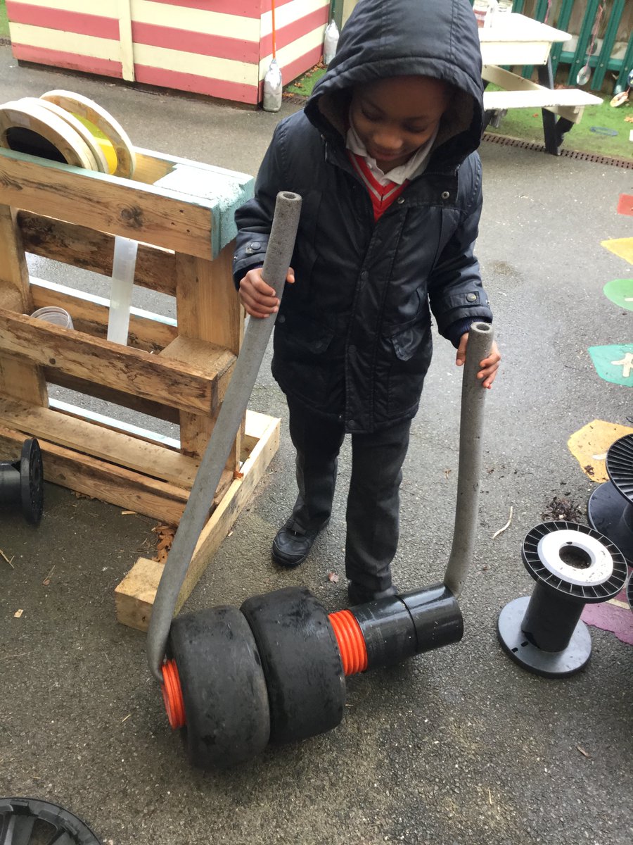 FeatherstoneEY1's tweet photo. We used open ended resources from our scrap yard to make junk model vehicles! #openendedlearning #EYFSscrapyardchallege https://t.co/ANAA7iPtAm