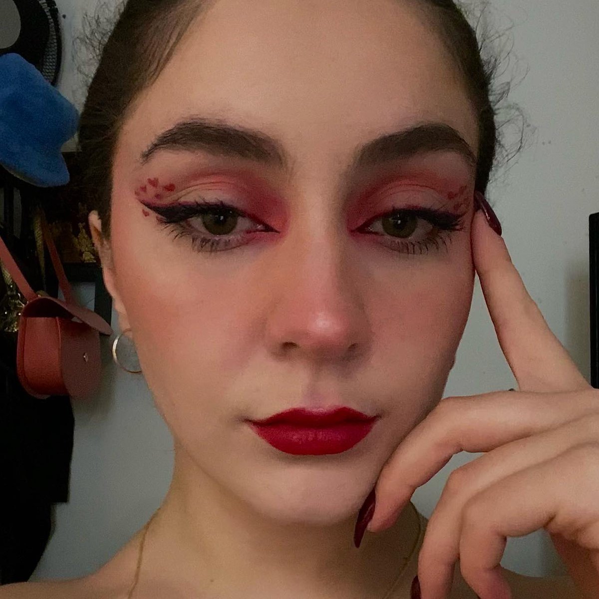 aline_plt's tweet photo. Jvais les mettre partout je suis fière. #makeup https://t.co/WJEEtBIreq