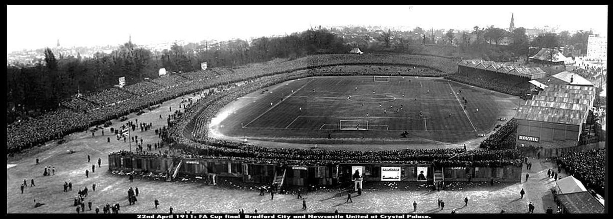 Slipperyd00dah's tweet photo. @MemorabiliaMal 

F A Cup final 1911 crystal Palace 

Bradford v Newcastle https://t.co/CidpVKpkIU