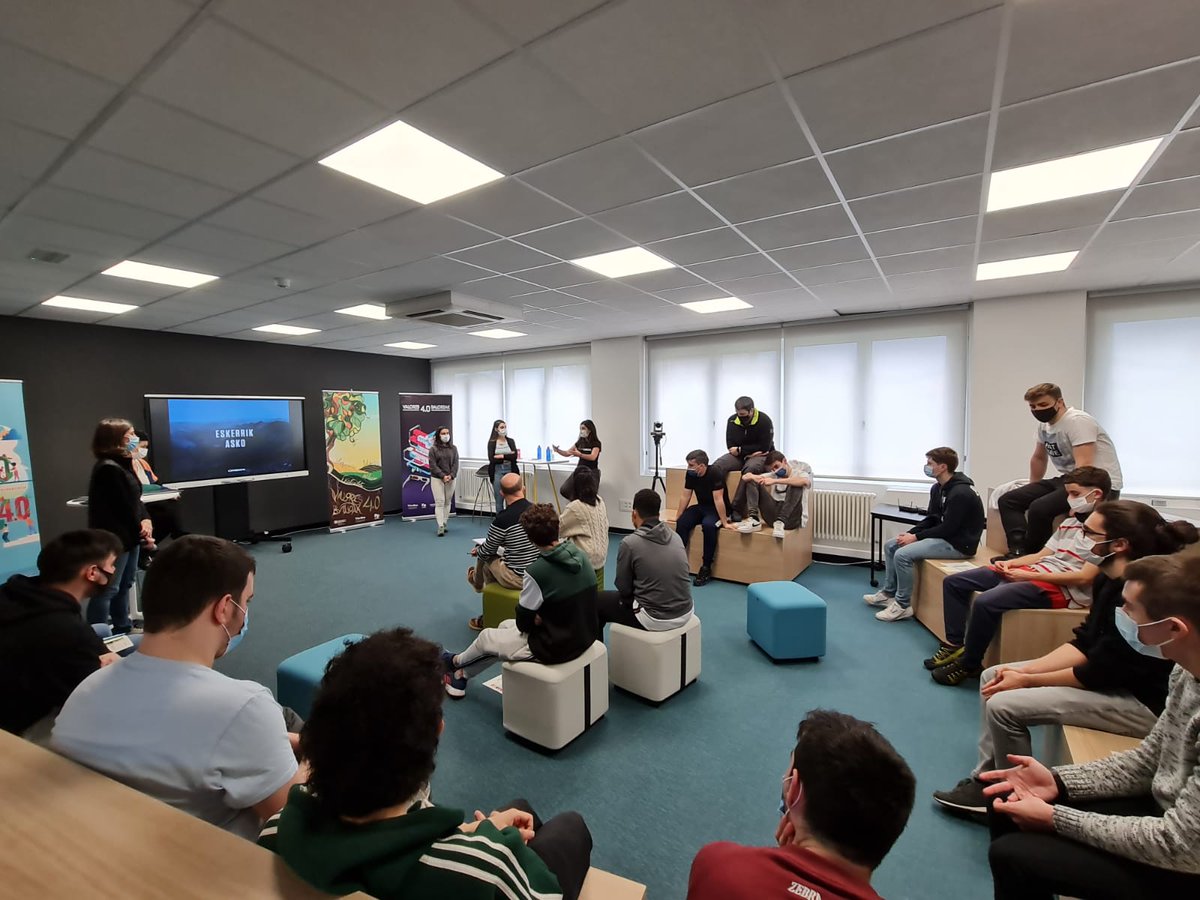 #balioak40 proiektuan, #Orbea|ren eskutik, Erantzukizun Sozial Korporatiboaz aritu gara #Tknika|k antolatuta. Bide batez, Tknikako #akuaponia instalazioa bisitatu dugu. Eskerrik asko #IT2|ko eta #ST3|ko ikasleei eta Orbeako Esti, Julene eta Olaia teknikariei. <a href="/fpbidasoa/">CIFP BIDASOA LHII</a> <a href="/Orbea/">Orbea</a>