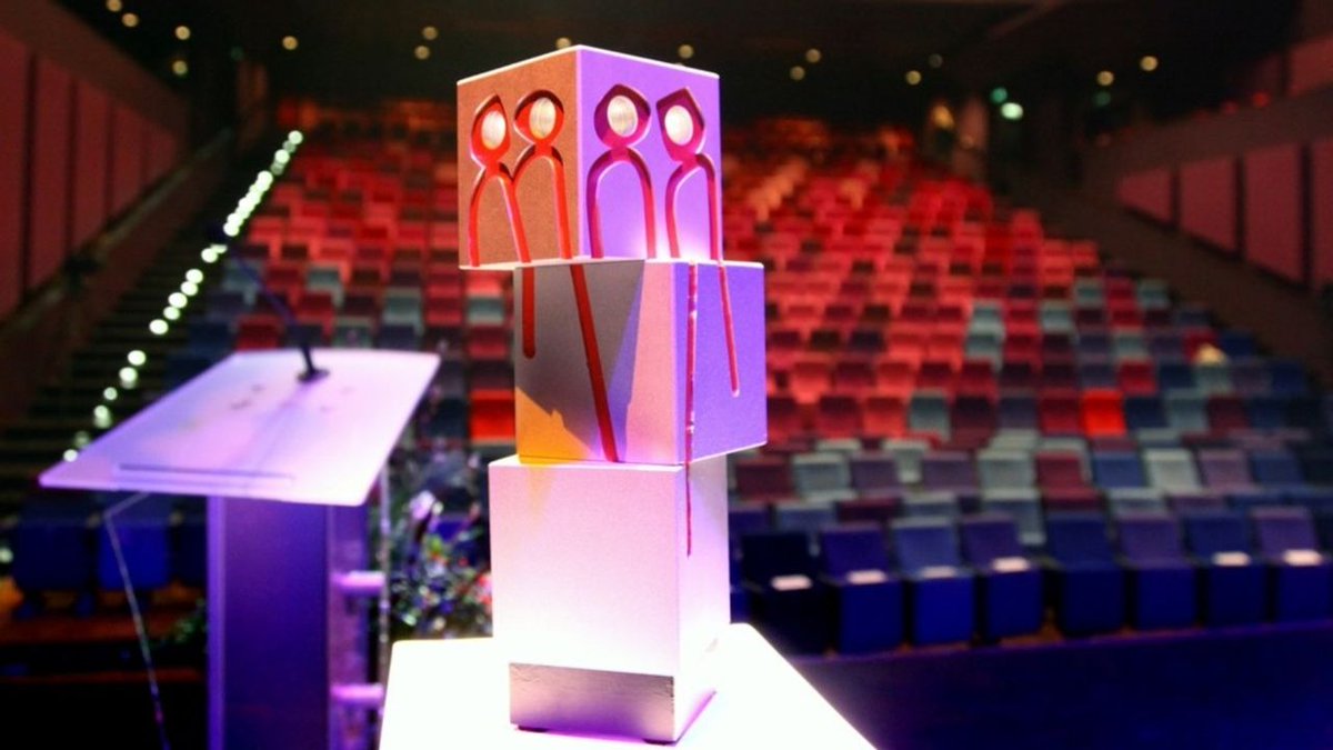 De Lodewijk van der Grintenprijs wordt op dinsdag 19 april alsnog uitgereikt in De Maaspoort. In december ging de uitreiking niet door vanwege de coronamaatregelen. 
omroepvenlo.nl/nieuws/artikel…