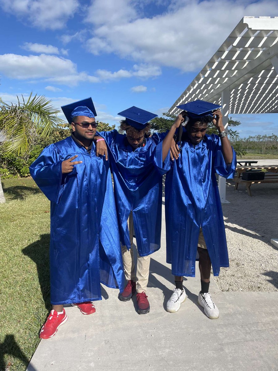 fudail_syed's tweet photo. Class of 22🎓🎓 loading... https://t.co/440WPdjWQY