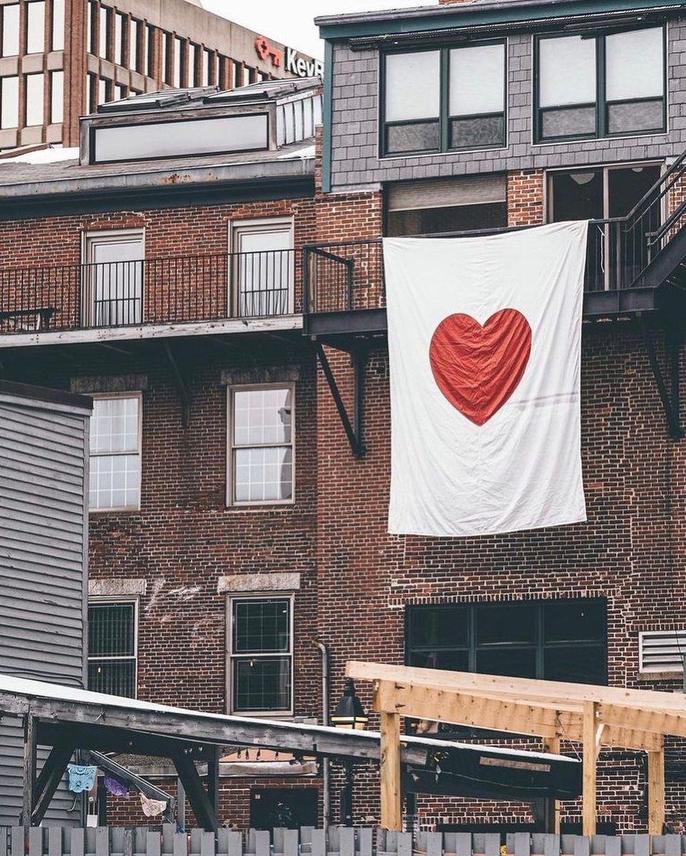 Happy Valentine’s Day, Portland! 💌 

📸 IG: james_liebowitz 
#portlandoldport #portlandme #portlandmaine #valentinesdaybandits #portlanddowntown #downtownportland