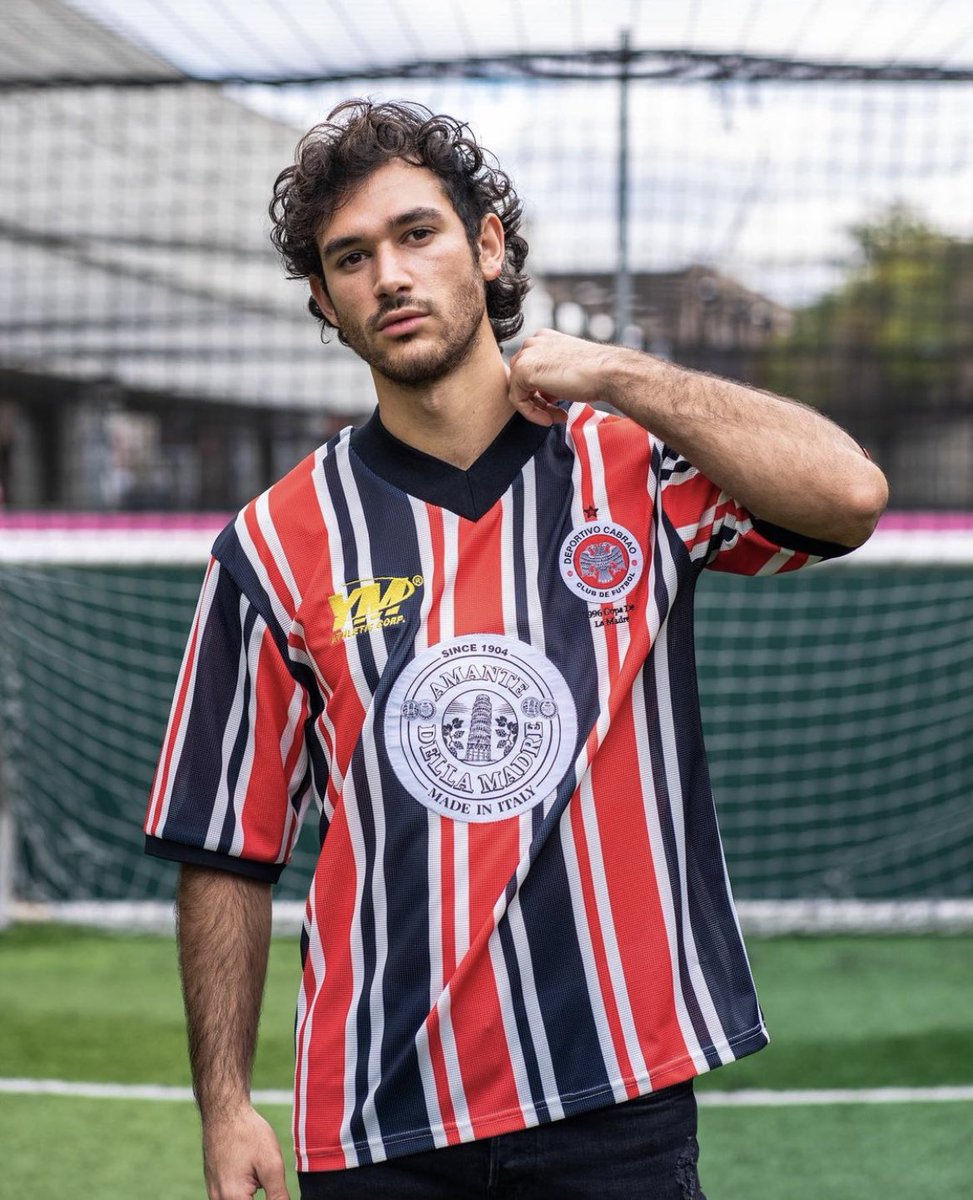 JustCatalyst's tweet photo. @willne YM 2021 Drop.

- Custom logo football badge 
- Heavy neck + sleeve hems 
- Unbelievably cool marketing strategy 

We loved this master piece from Will. https://t.co/GEvBSp9Mae