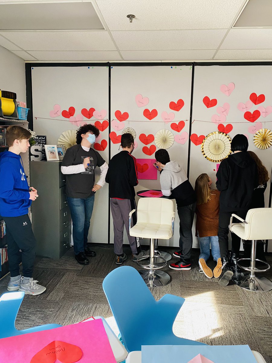 MsJessicaSines's tweet image. Spreading love today ❤️#CompassionProject #WeAreMemorial