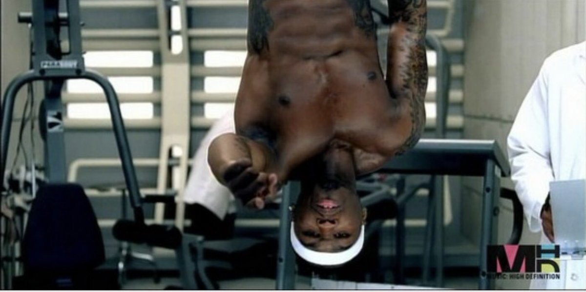 HitsBaker's tweet photo. This is how 50 Cent entered in the “In Da Club” music video in 2003… His Super Bowl entrance was a throwback to this. #thenine #fox2Detroit https://t.co/ui62daUeXi