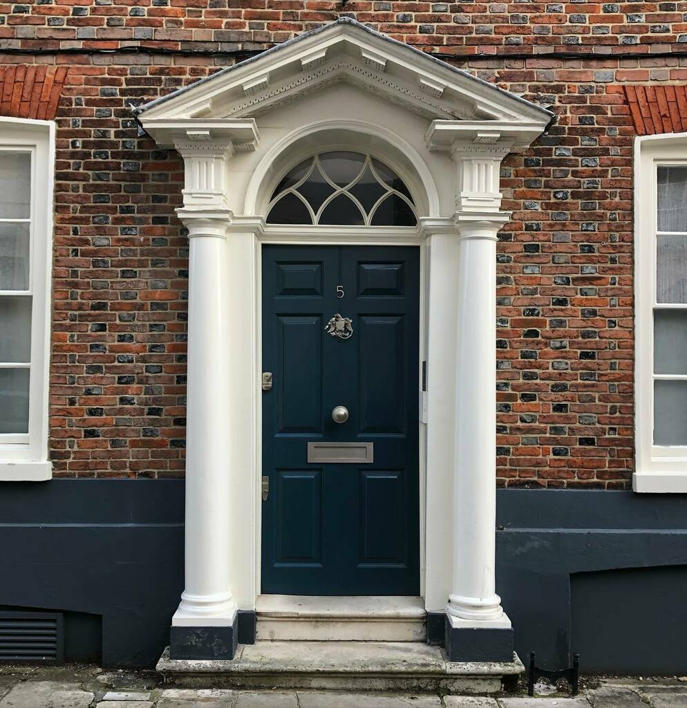PBArchitecture's tweet image. Door inspiration in Chichester #exploring instagr.am/p/CZ9ivZ1MjmY/