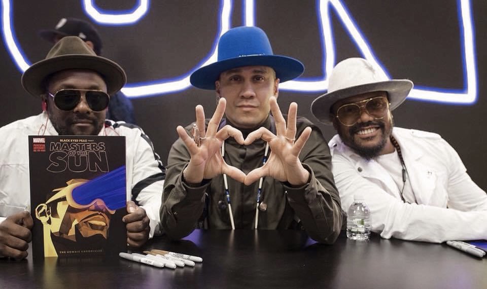 m_miznin's tweet photo. Black Eyed Peas with their Marvel graphic novel, #MastersOfTheSun. โ๏ธ๐ | @bep @marvel https://t.co/UHH5Skz9OS