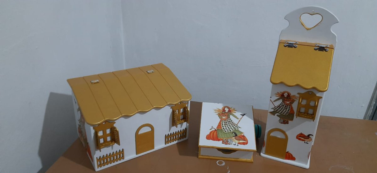 Yürü...
Durma yürü!
Yol yoktur, sen yürürsen yol olur..
İlçemize 21 km uzaklıkta Çamköy Mahallesi ..
Sınıf yoktu binbir emekle düzenledik.Olur mu olmaz mı derken işte kursiyerlerimizin  paha biçilmez ürünleri,yüzlerindeki gülümsemeleri.
@yavuzcaglar3 
<a href="/DenizlimemHBO/">DenizlimemHBO</a> 
<a href="/denizlimem/">Denizli İl Millî Eğitim Müdürlüğü</a>