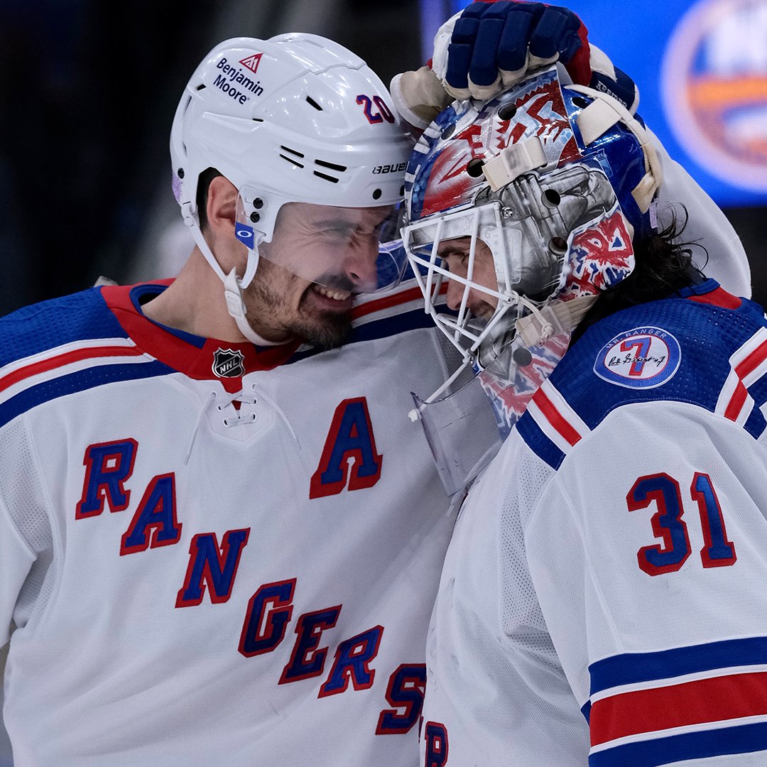 NHL's tweet photo. Happy Valentine's Day ❤️

Give a goalie hug to someone you love... https://t.co/UbYsIZU7GS