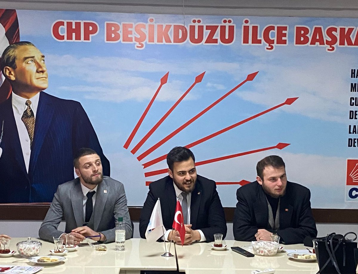 İktidar yolunda birlikte mücadele edeceğimiz Beşikdüzü Gençlik Kolları İlçe Başkanlığına gelen Atakan Yardım’ı ve yönetim kurulu üyelerini tebrik eder, başarılar dileriz. Yolumuz açık olsun. #GeliyorGelmekteOlan