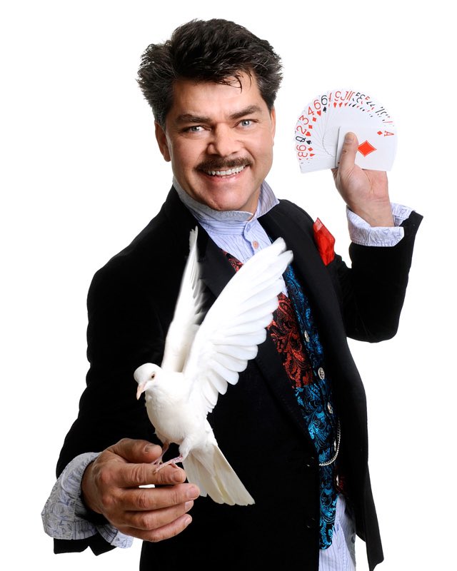 Knallup's tweet photo. @AbuHus Nordmenn elsker i alle fall deg etter at du la om livsstilen. Du ser bra ut nå ass https://t.co/iMeP9YEqqY
