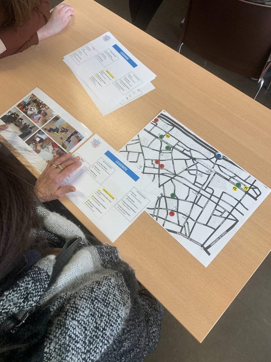 CEPortes20e's tweet photo. Aujourd’hui, les parents des ateliers sociaux linguistiques du centre social Soleil Blaise et de l’OEPRE au @PerrinCollege se sont réunis pour parler des ressources de leur quartier. @LigueParisEduc et l’EDL ont participé à l’animation de l’atelier. #familles #CE20 #FLE https://t.co/OX75gIibp2