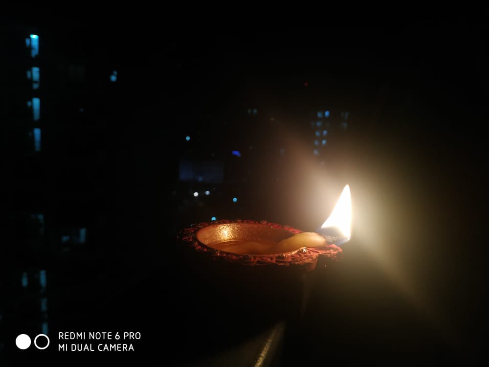 myselfjasbir's tweet photo. इज़हार-ए-मोहब्बत  हम कहते रह गए । वो कर चले गए। पुलवामा के बलिदानियों को नमन 🙏 #frommybalcony #PulwamaAttack  #14Feb https://t.co/IgxiYvxgvj