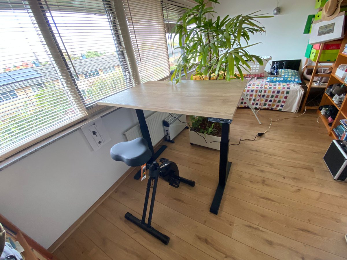 worktrainer's tweet photo. 🥰❤️Gaat jouw hart ook sneller kloppen van een ritje op de Deskbike? 
🛒https://t.co/JbhY2Sq8tA

#valentijn #14februari #deskbike #worktrainer #actief #active #kantoormeubels #bureaufiets #activelifestyle #homeoffice #office #sitstanddesk #desk #workplace https://t.co/6p3zm6eHSb