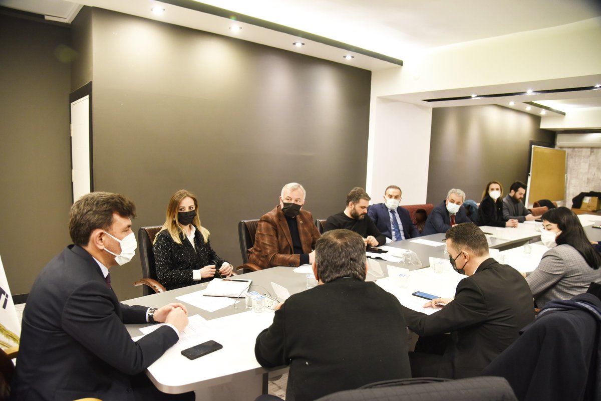 Haftalık olağan yürütme kurulu toplantısı, İl Başkanımız Av. Zihni Çalışkan başkanlığında gerçekleştirildi.
#EskişehirİçinİnandığınYoldaYürü