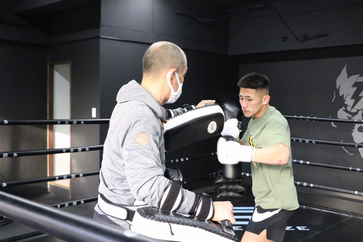 k1wgp_pr's tweet photo. 【K-1 WORLD GP】2.27(日)東京

✊中野滉太(@Nakaoota127)公開練習
💥復帰戦でベテラン山際和希を粉砕する！
「何かが当たれば自然に倒れる。
絶対に倒して勝ちます」
📝記事▷https://t.co/jCTbrKPOGp
📹動画▷https://t.co/V3DMcLaSZD

#k1wgp https://t.co/HZ4UXFbYgT