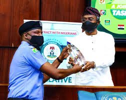 sowore's tweet photo. The criminals in the @OfficialAPCNg @nassnigeria @femigbaja House of Representatives “honoured” Abba Kyari and till date never withdrew the so-called honour. “There is no honor among thieves.” #WeCantContinueLikeThis #RevolutionNow https://t.co/lmKn45jyfH