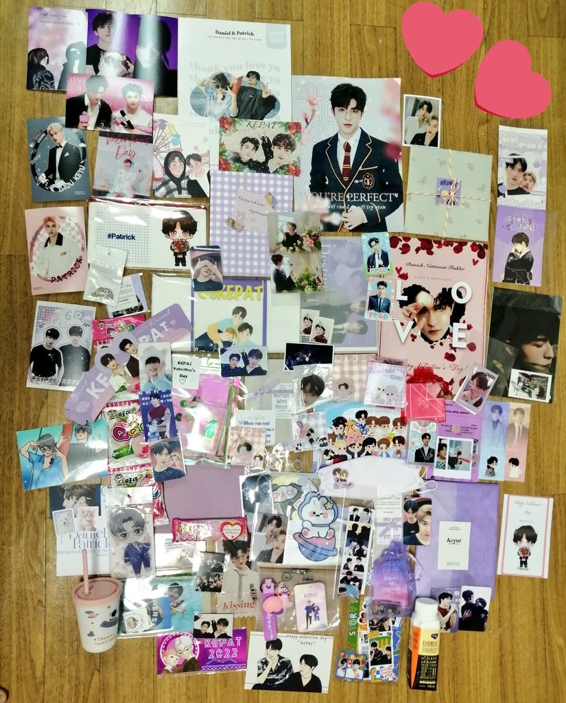 _NaTDaRiN_'s tweet photo. ขอบคุณสำหรับกอว.ทุกชิ้นจากทุกๆคนนะคะ จำไม่ได้จริงๆว่าของใครเป็นใครบ้าง ขอบคุณทุกคนมากๆนะคะ รวมทั้งของกินต่างๆนานาที่ซื้อให้ทานนะคะ เราได้ทานแล้วนะคะหลังจากเก็บร้านเสร็จ ขอบคุณทุกคนที่น่ารักกับเรามากขนาดนี้ เราจะเป็นเด็กดีค่ะ✌️💟
#DestinyWithKEPAT https://t.co/Nni3SAiJac